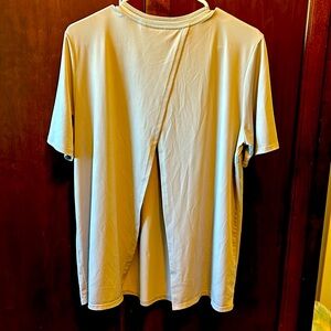 Fabletics Gray Cutout Back Workout Tee-Sz Lg